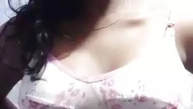 Round boobs college girl removing bra and topless