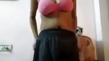 Desi Hindi sexy video of a gorgeous Indian girl