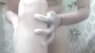 Punjabi girl bathing nude on cam video