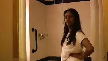 Indian Porn Actress Divya Bathing