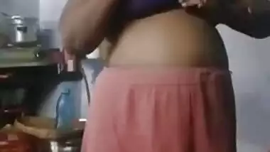 After sex affair chubby Desi woman permits lover to take look on XXX tits