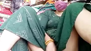 Kinky Indian salesgirl masturbation in the store! Desi mms video
