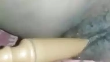 Desi woman makes her XXX pussy public and man bangs it with sex toy