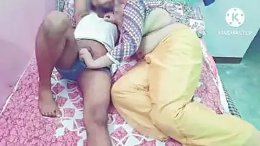 Indian step mom and step son ka najayaz walla pyar bete se chudwa kar aapna yaar bana liya hindi dirty talk saarabhabhi6