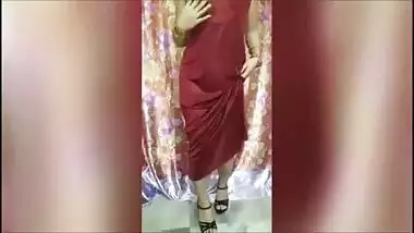Punjabi aunty showing off the hot ass for sex