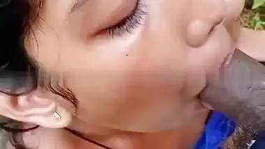 Outdoor HD desi porn of a sexy girl fucking in bushes