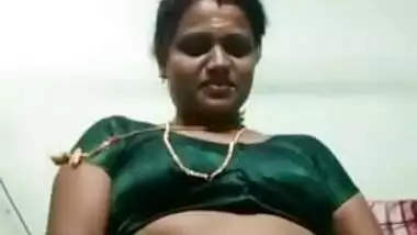 Tamil aunty stripping her saree