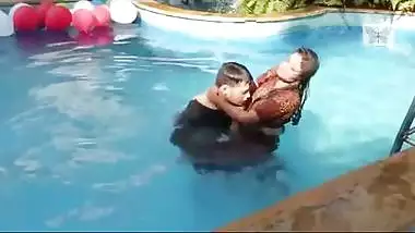 Bihari bhabhi outdoor romance in swimming pool