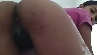 Desi nude girl shows her big ass on a cam