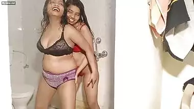 alia advani and sarika lesbian sex 1
