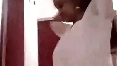 Desi Girl Showing Her Boobs and Pussy Part 1