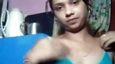 Indian mom doesn't know if she is sexy and needs fans to appreciate