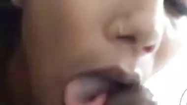 Kinky lover shoots his desi GF’s blowjob MMS