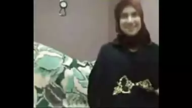 Desi sex mms of Cute BBW hijab girl masturbation on cam with loud moaning
