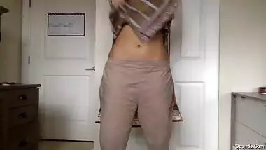 Desi babe stripping on cam