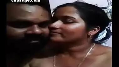 South Indian aunt with hubby extended hot MMS video in bathroom