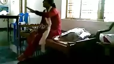 Mallu bhabhi having affair with the servant