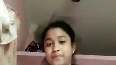 Cute Desi Girl Showing her Boobs and Pussy Full Clip