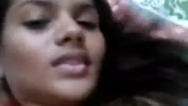 Beautiful Desi chick records herself masturbating for bf