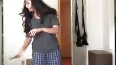 Nude Bangla girl MMS sex video shot by this Bangla girl’s bf
